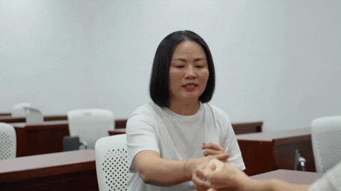 DƬ